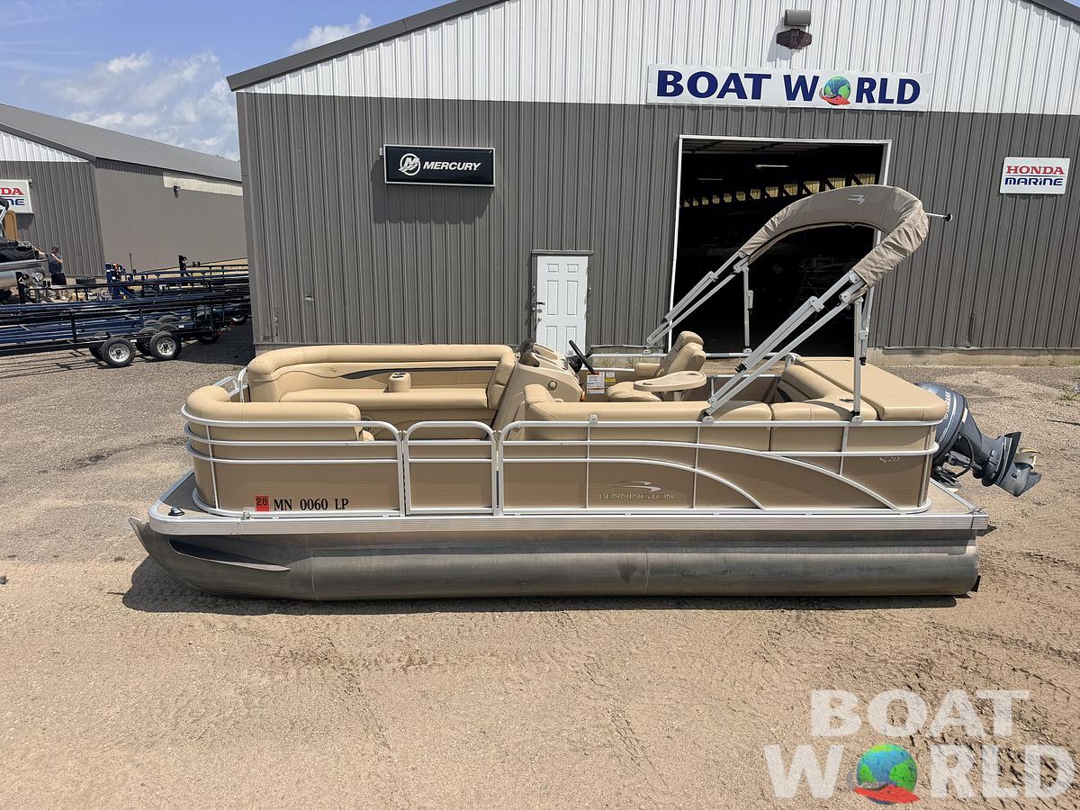 Used 2017 Bennington 208 SL & 50HP Yamaha 4Stroke -$24,995