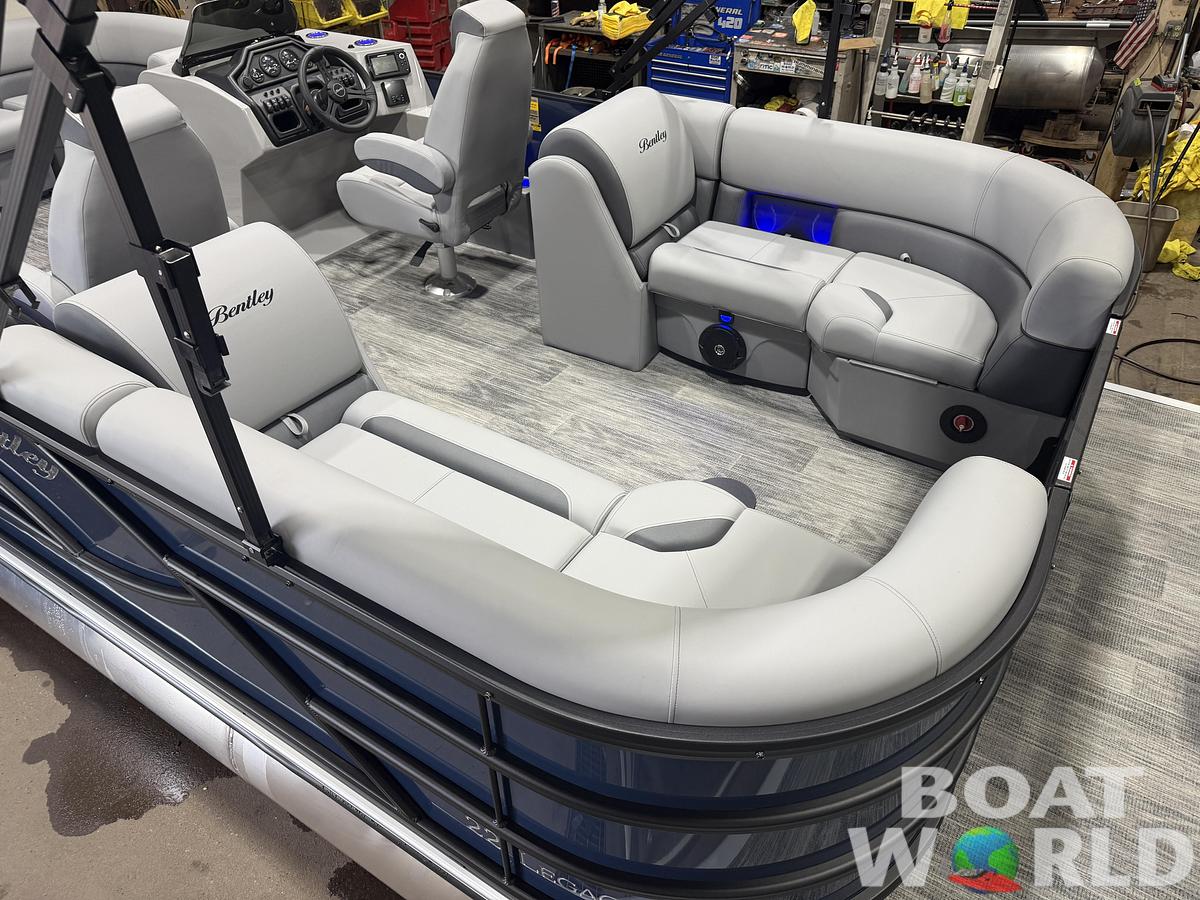 2026 Bentley 223 Navigator Quad Lounge Tritoon $50995
