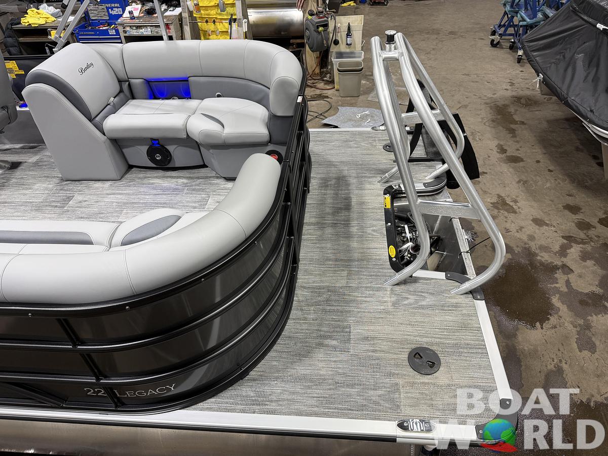 2026 Bentley Pontoons Legacy 220 Navigator DL Quad Lounge