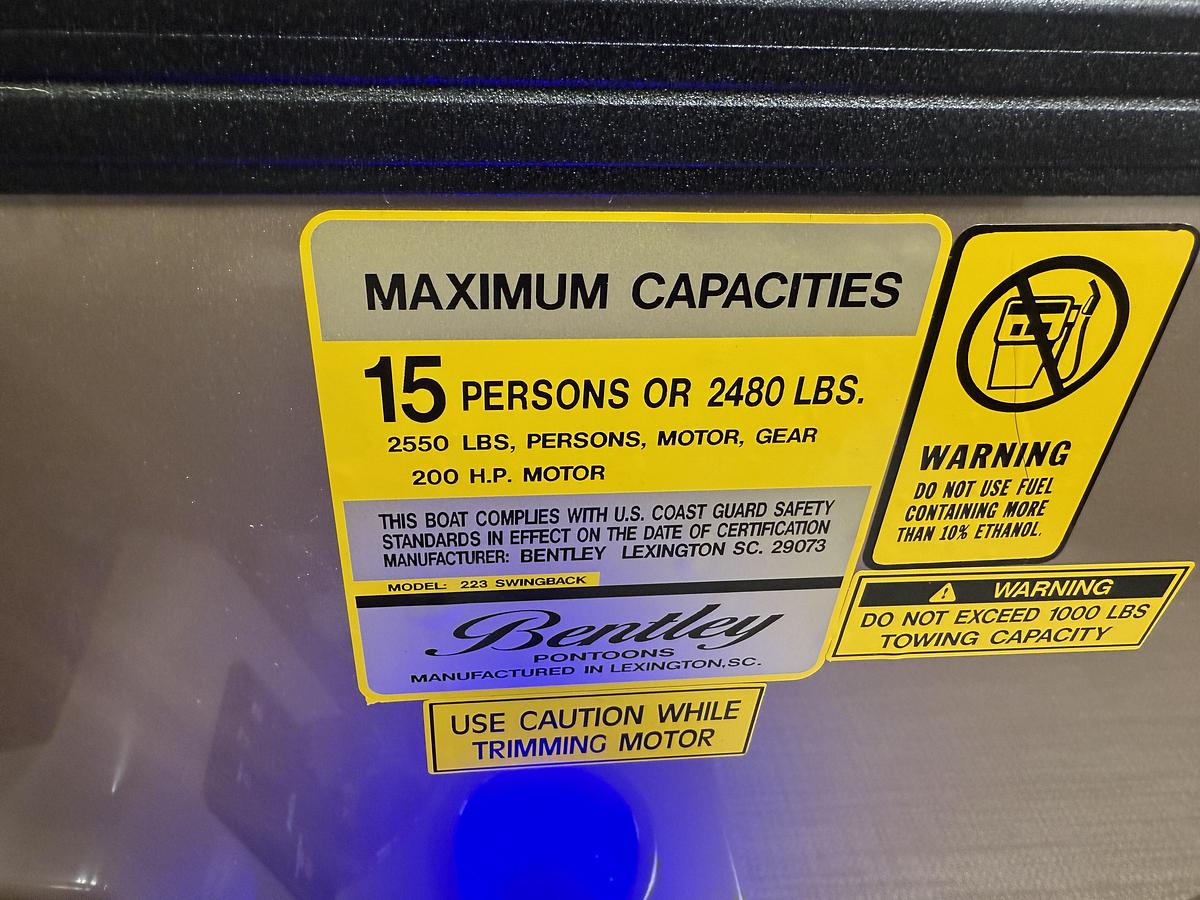 2025 Bentley Pontoons Legacy 223 Swingback Tritoon & Honda 4-Stroke EFI