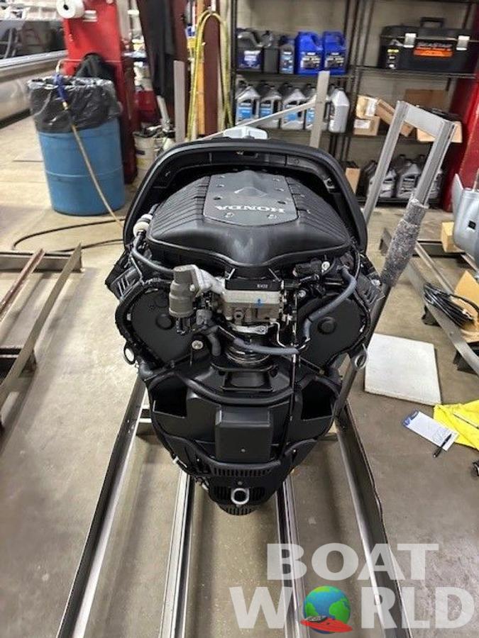 2025 Honda Marine Twin 250HP New 30"