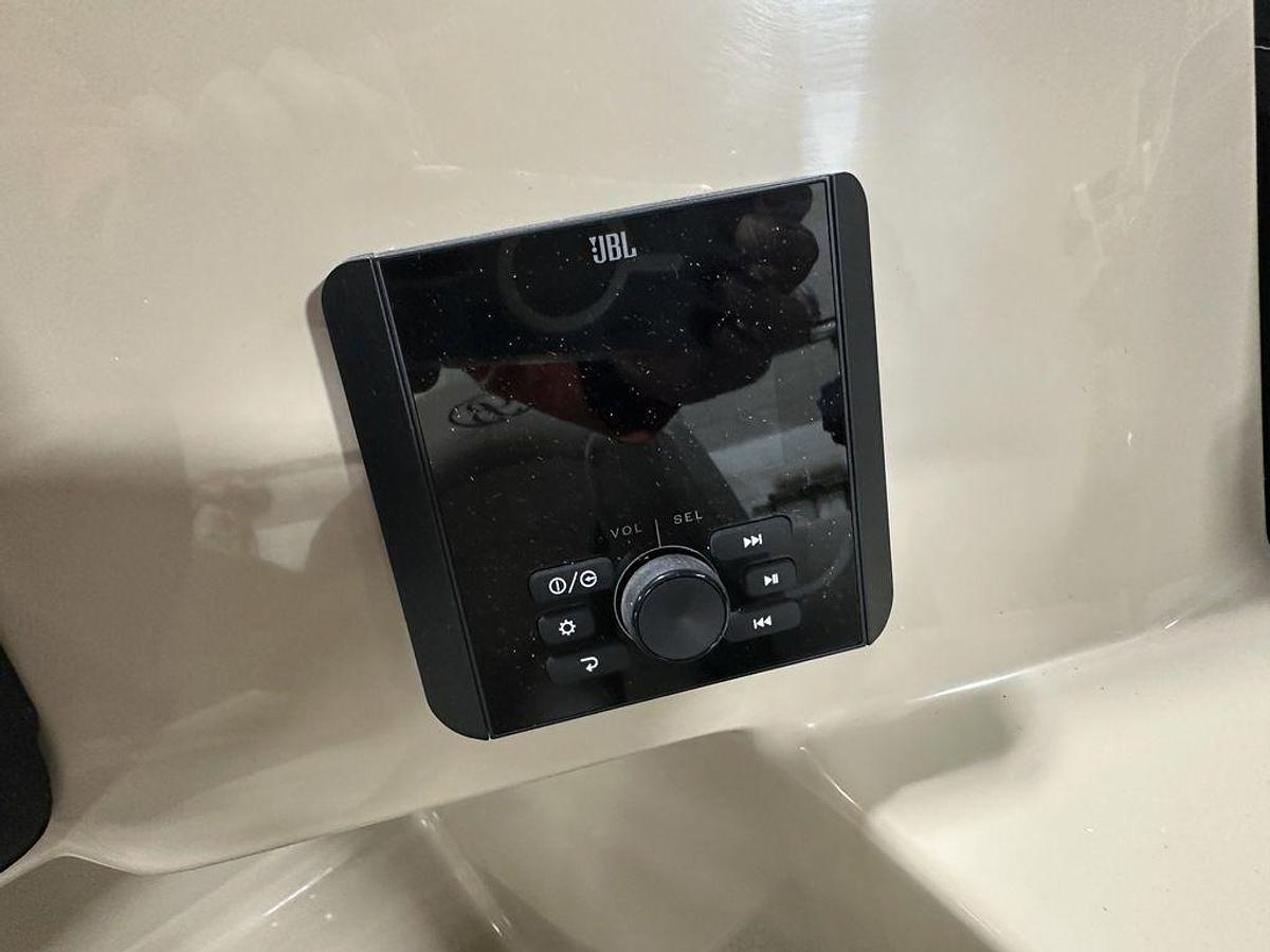 2025 Bentley Pontoons Legacy 200 Navigator Quad Lounge & Honda 4-Stroke EFI