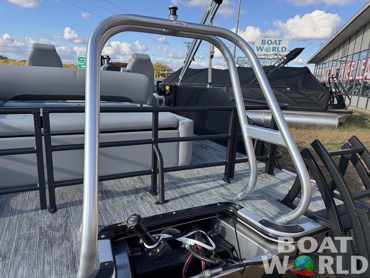 2026 Bentley Pontoons Forward Fish 220 Swingback