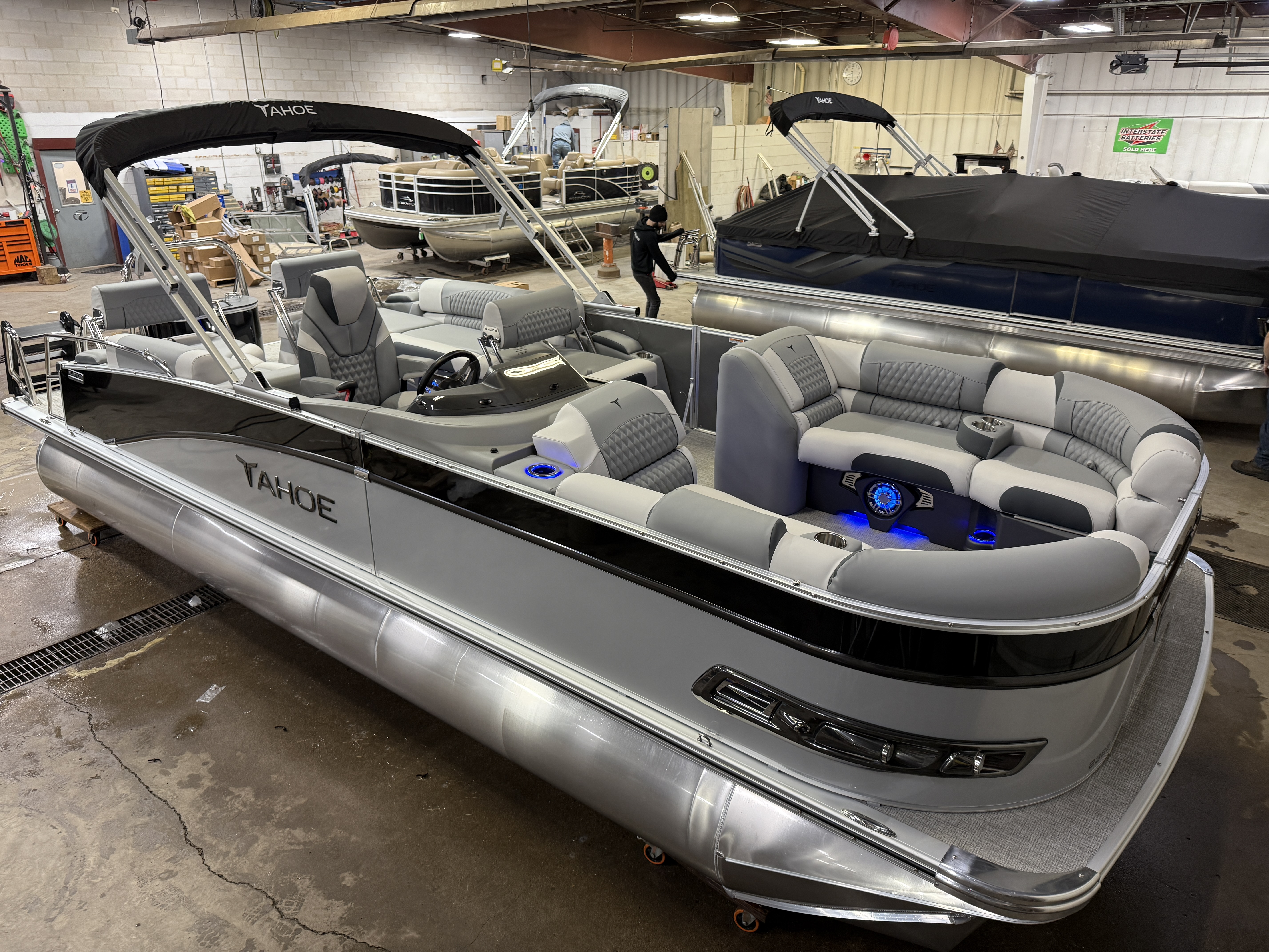 2025 Tahoe Pontoons Cascade 2385 Quad Lounge Shift Flip Tritoon & Honda 4-Stroke EFI