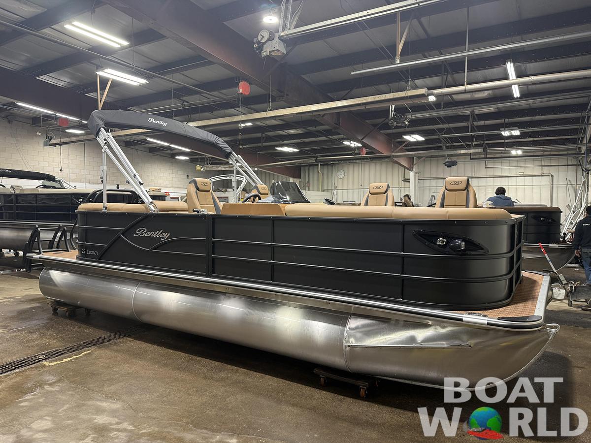 2026 Bentley Legacy 220 Navigator DL Quad Lounge $42995