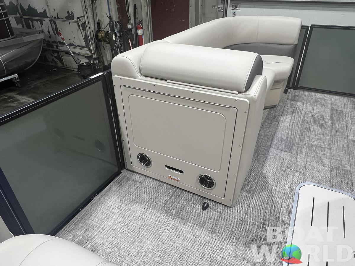 2026 Bentley Pontoons Legacy 223 Swingback Tritoon