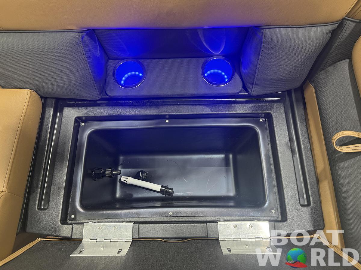 2026 Bentley Pontoons Legacy 220 Navigator DL Quad Lounge 