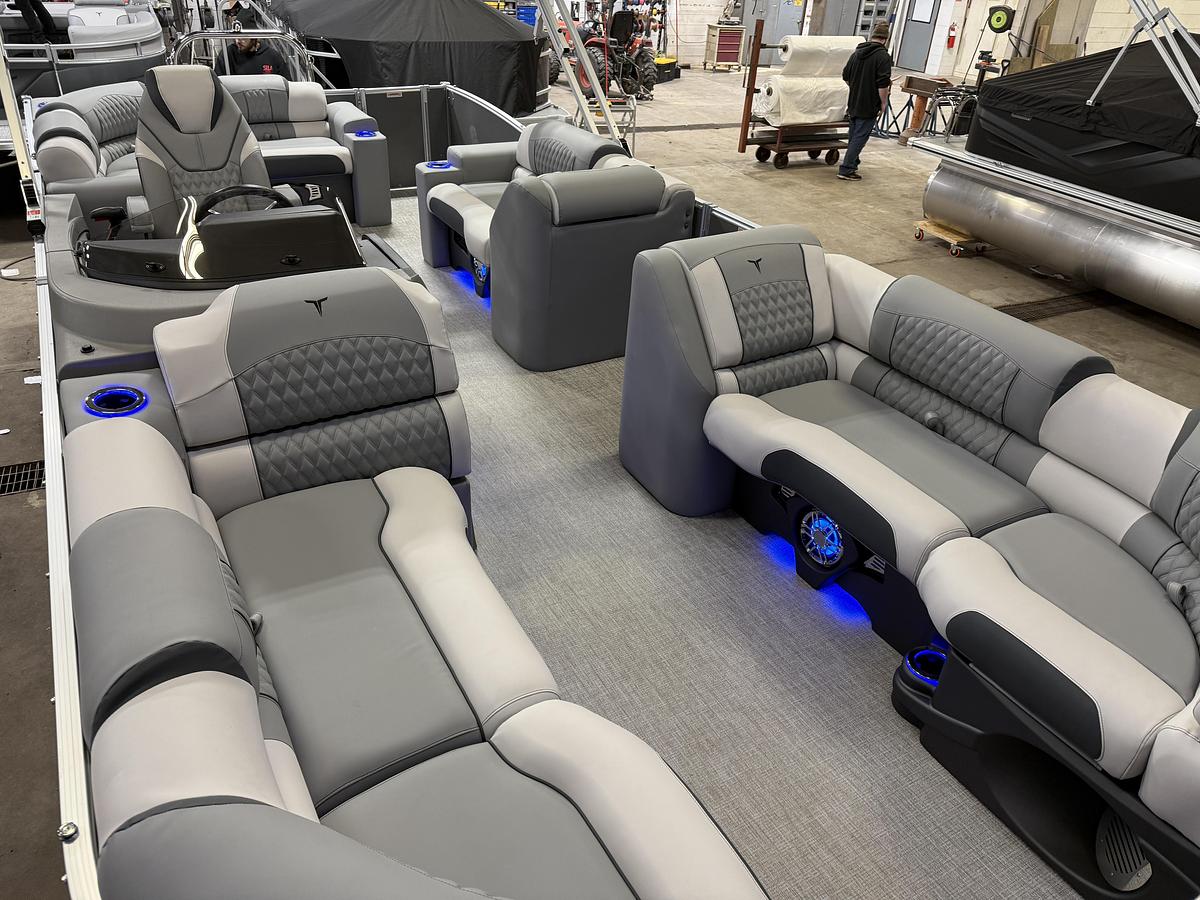 2025 Tahoe Pontoons Cascade 2385 Elite Tritoon & Honda 225HP 4-Stroke EFI