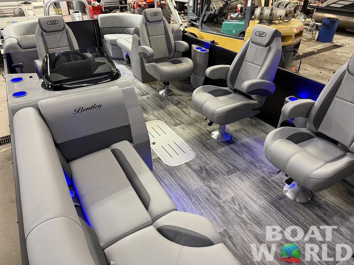 2025 Bentley Pontoons Legacy 223 Navigator Quad Lounge Tritoon & Honda 4-Stroke EFI