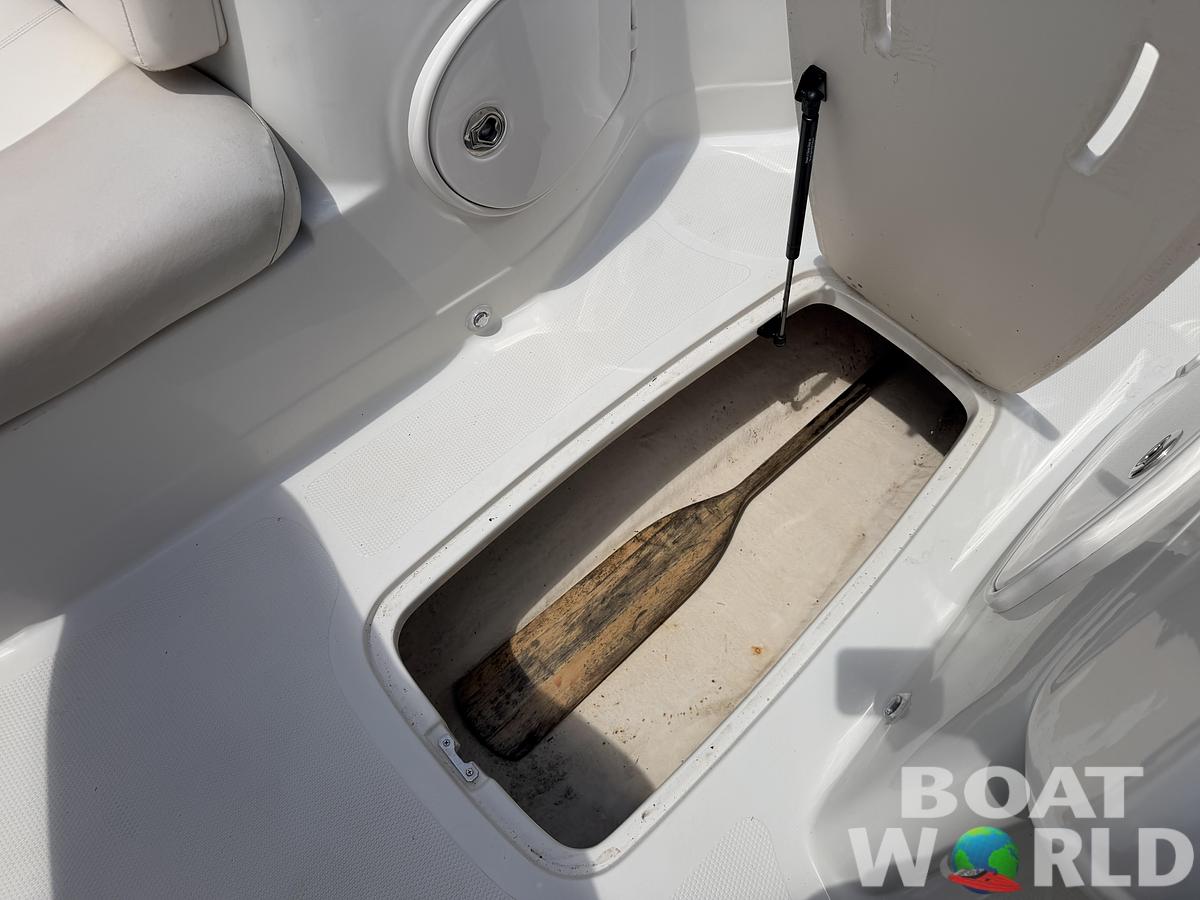 Used 2011 Tahoe 215 Xi Deck Boat & 220HP Mercruiser V8 -$17,995