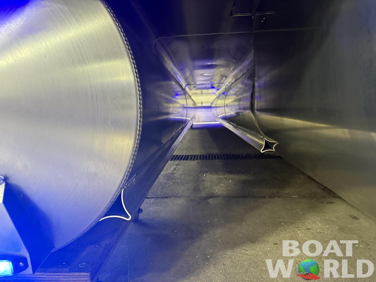 2026 Bentley Pontoons Elite 253 Admiral Quad Lounge Tritoon & 4-Stroke EFI