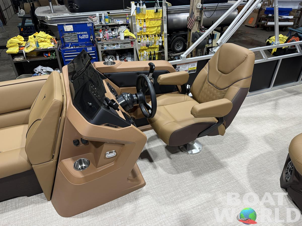 2027 Tahoe Sport Rear Fish 2385 & 4-Stroke $37995