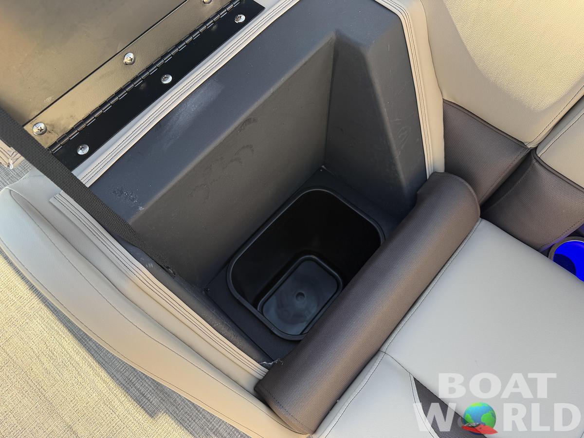 2026 Bentley Pontoons Legacy 223 Navigator DL Quad Lounge Tritoon & Honda 4-Stroke EFI