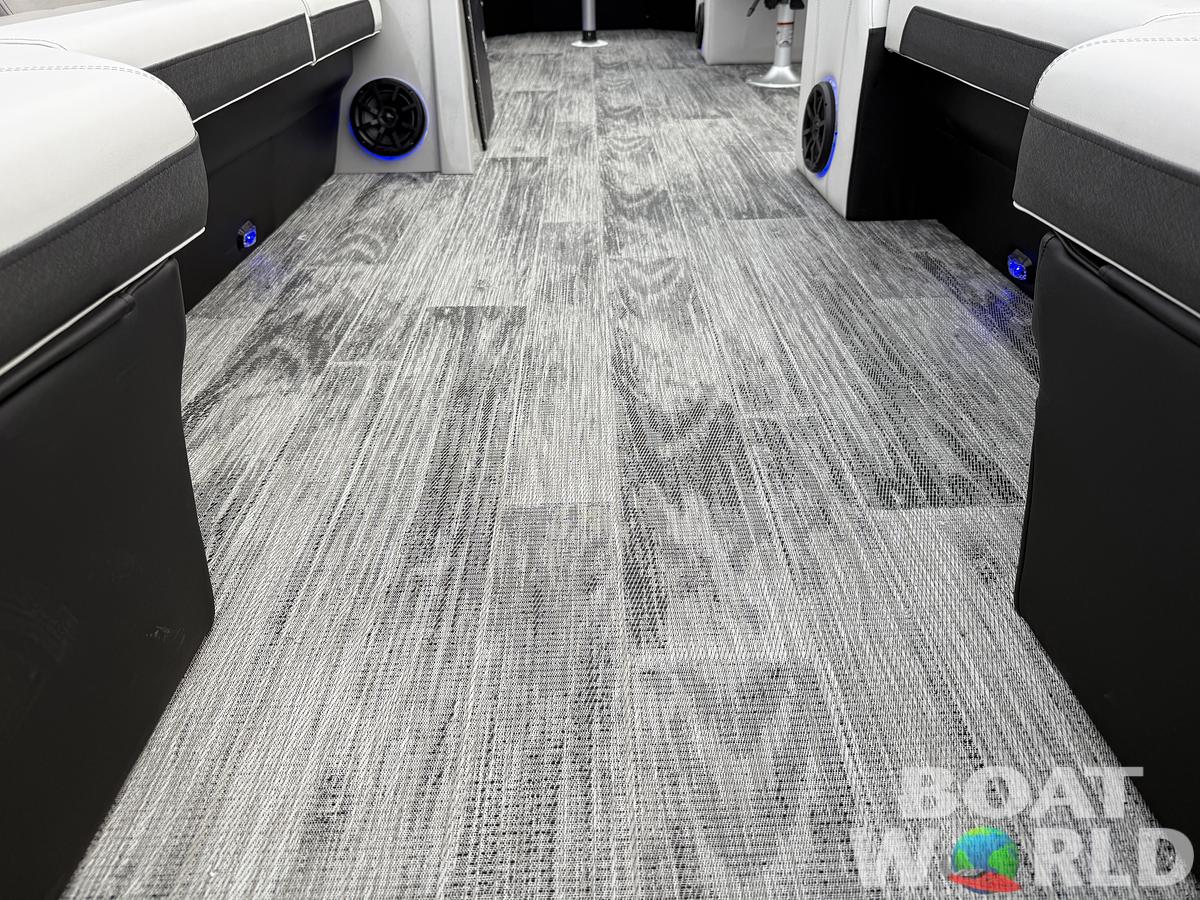 2026 Montego Bay 8522 Quad Lounge Tritoon 