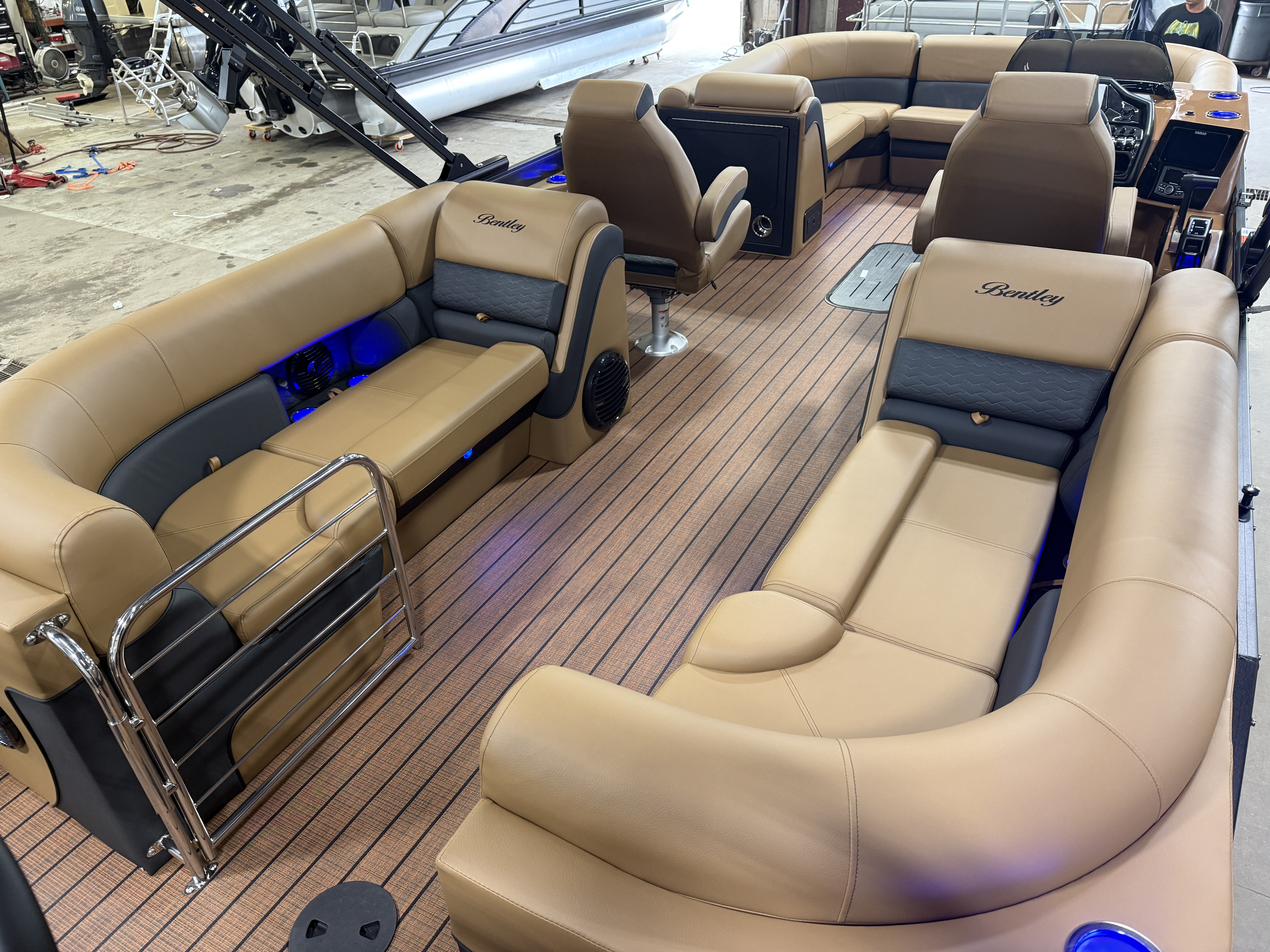 2026 Bentley Pontoons Elite 223 Admiral Quad Lounge Tritoon