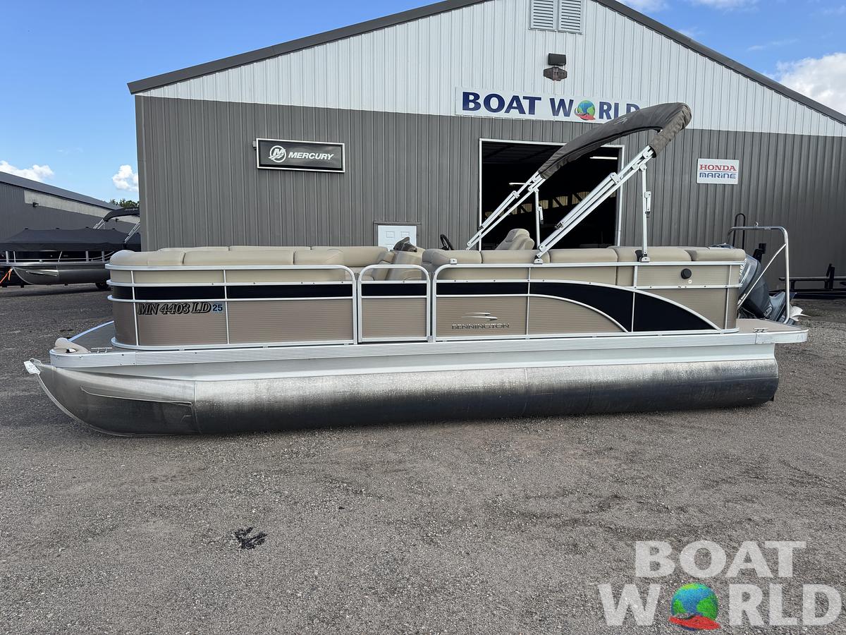 Used 2014 Bennington 22 SLX Pontoon
