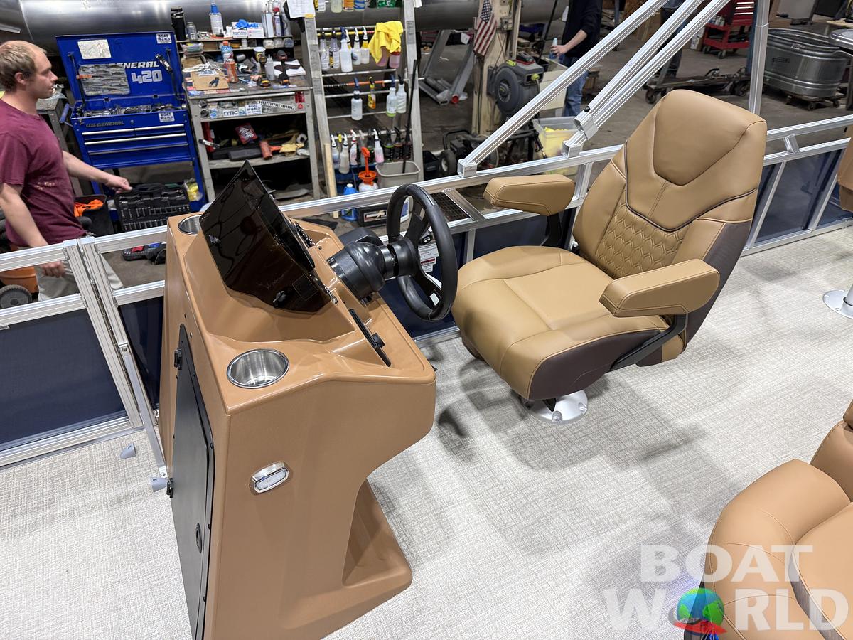 2026 Tahoe Sport 2385 Rear Fish Tritoon $46995