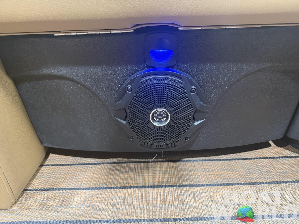 2026 Bentley Pontoons Legacy 220 Navigator DL Quad Lounge 