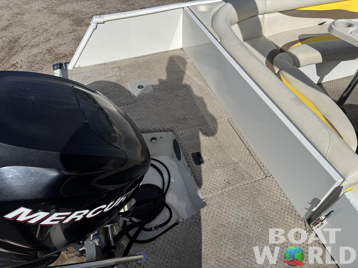 Used 2007 Lowe Suncruiser Tahiti 224 Deck Boat