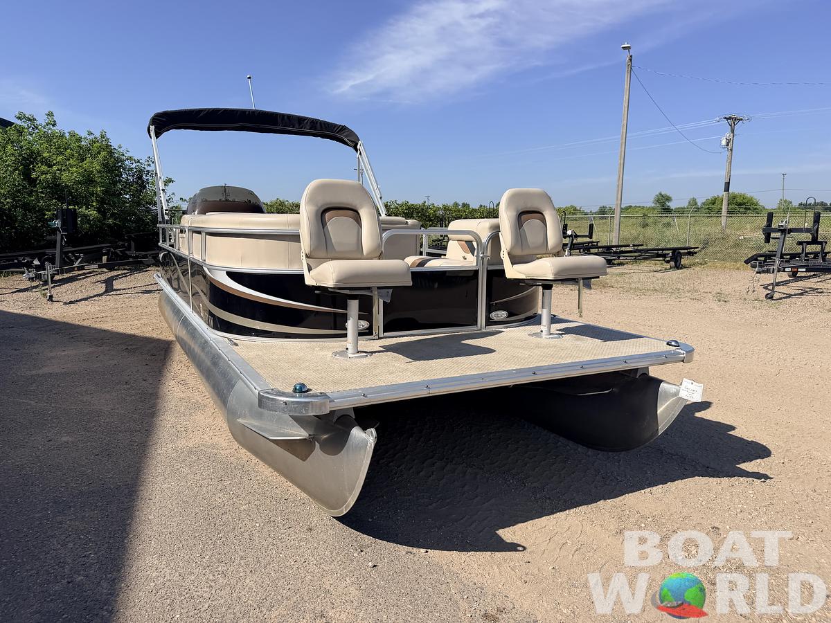 Used 2012 SunChaser 22 Fish 'N Cruise & 50HP Yamaha 4Stroke -$17,995