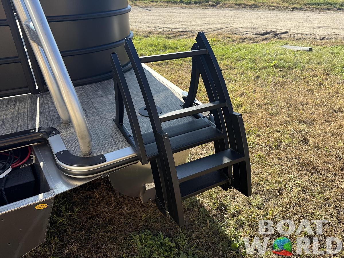 2026 Bentley Pontoons Legacy 223 Navigator DL Quad Lounge Tritoon & Honda 4-Stroke EFI