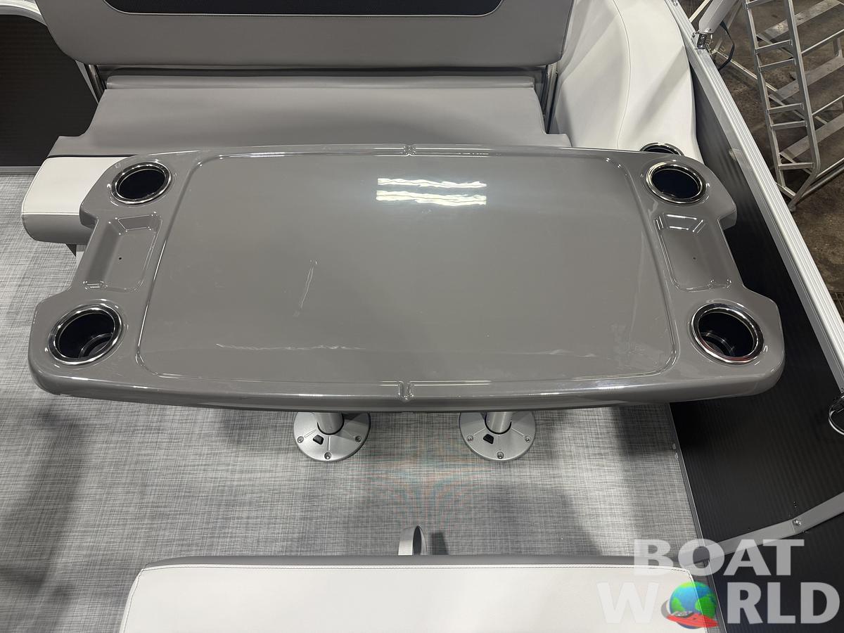 2026 Princecraft Vectra 23 RL Dinette Swingback Pontoon