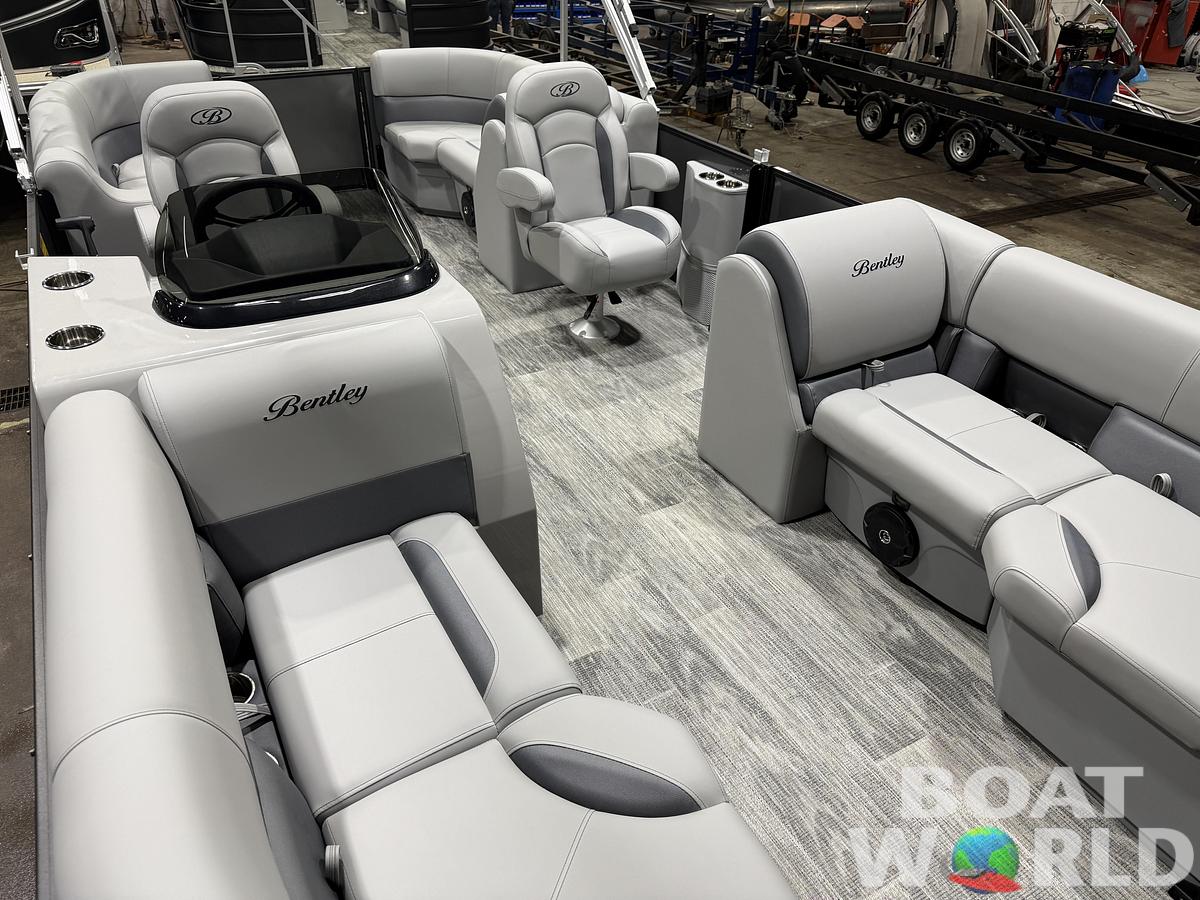 2026 Bentley Pontoons Legacy 220 Navigator Quad Lounge