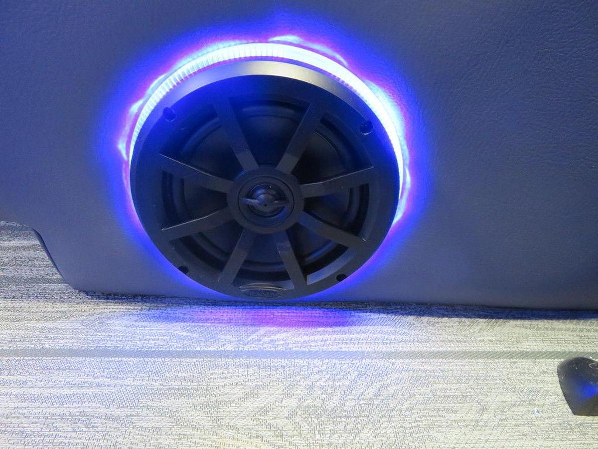 2023 Montego Bay ST8524 Swingback Tritoon Deluxe Pontoon & Honda 200HP 4-Stroke EFI