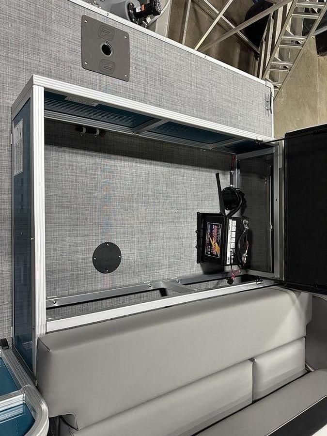 2025 Princecraft Vectra 23 RL Swingback Lounge Pontoon & Mercury 4-Stroke EFI