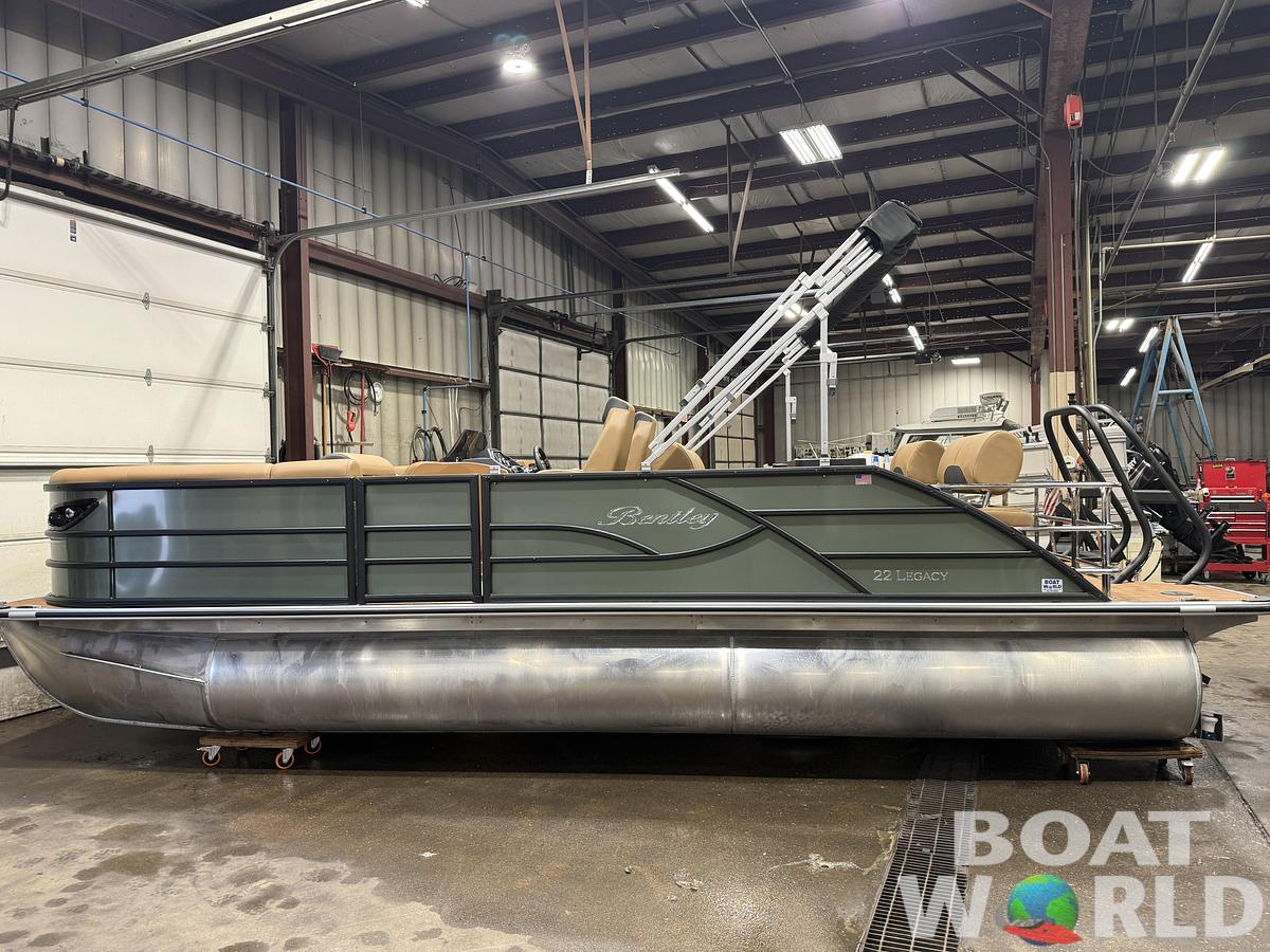 2026 Bentley Pontoons Legacy 223 QSB Swingback Tritoon 