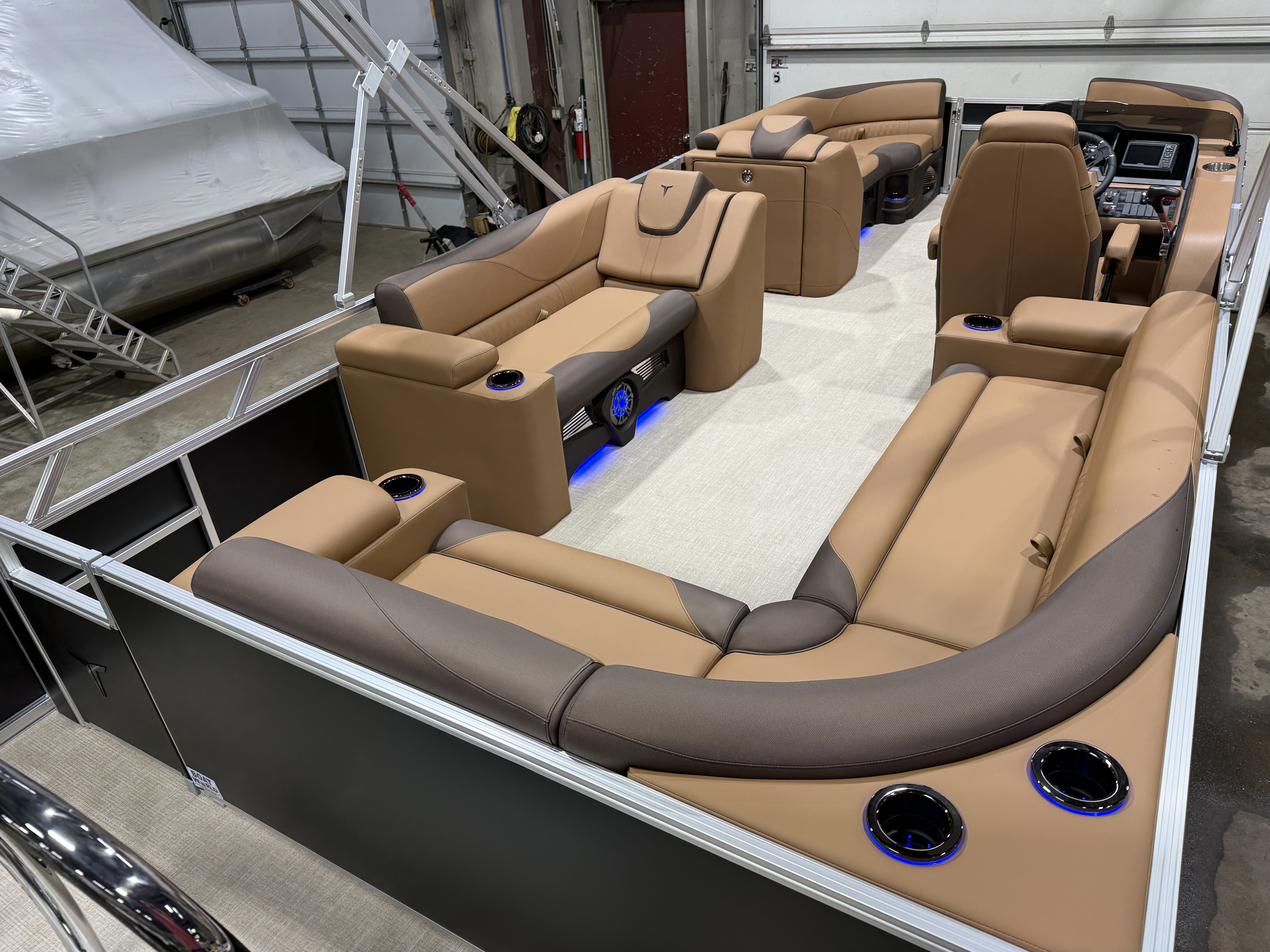2027 Tahoe LTZ 2385 Elite Cruise & 4-Stroke $42995