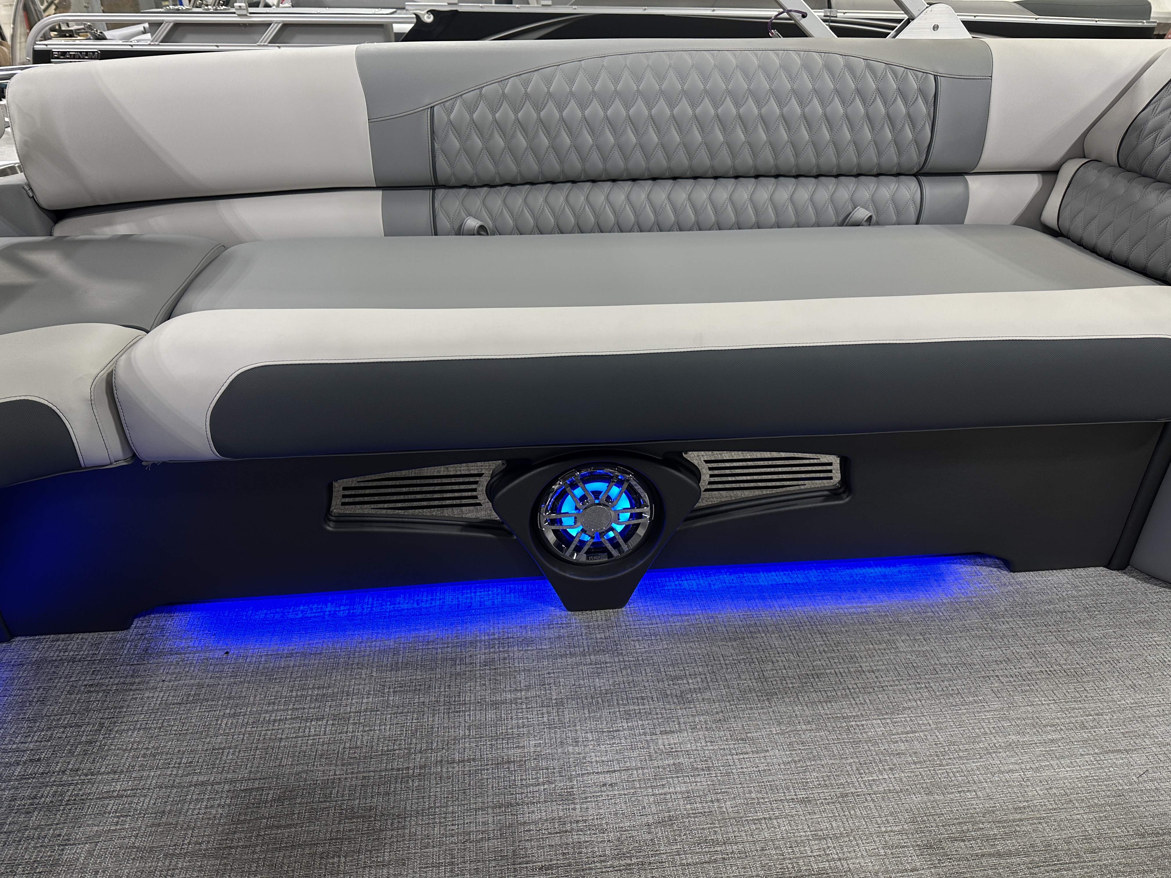 2025 Tahoe Pontoons Cascade 2385 Cruise Rear Bench (CRB) & Honda 4-Stroke EFI