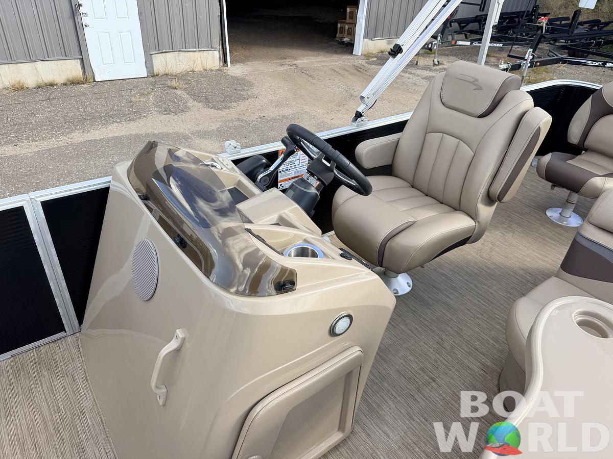 Used 2023 Bennington S20 F & 70HP Suzuki 4Stroke -$27,995