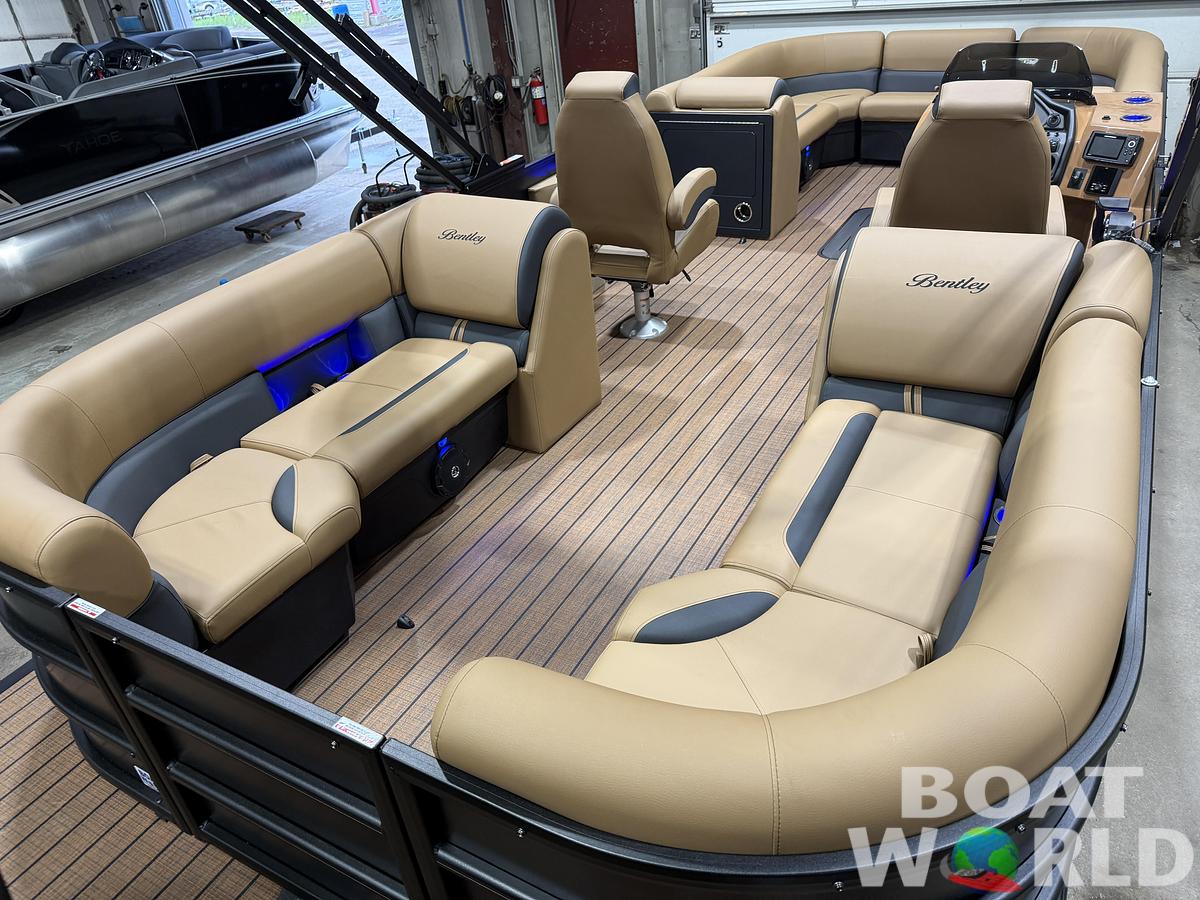 2026 Bentley 300HP Legacy 243 Navigator Tritoon $68995