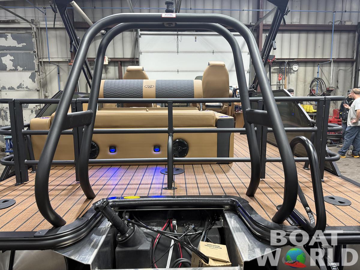 2026 Bentley Pontoons Elite 223 Swingback Tritoon