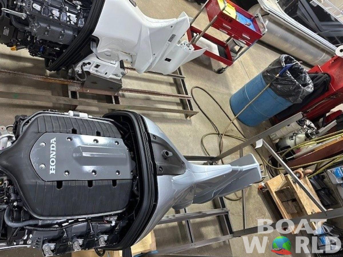 2025 Honda Marine Twin 250HP New 30"