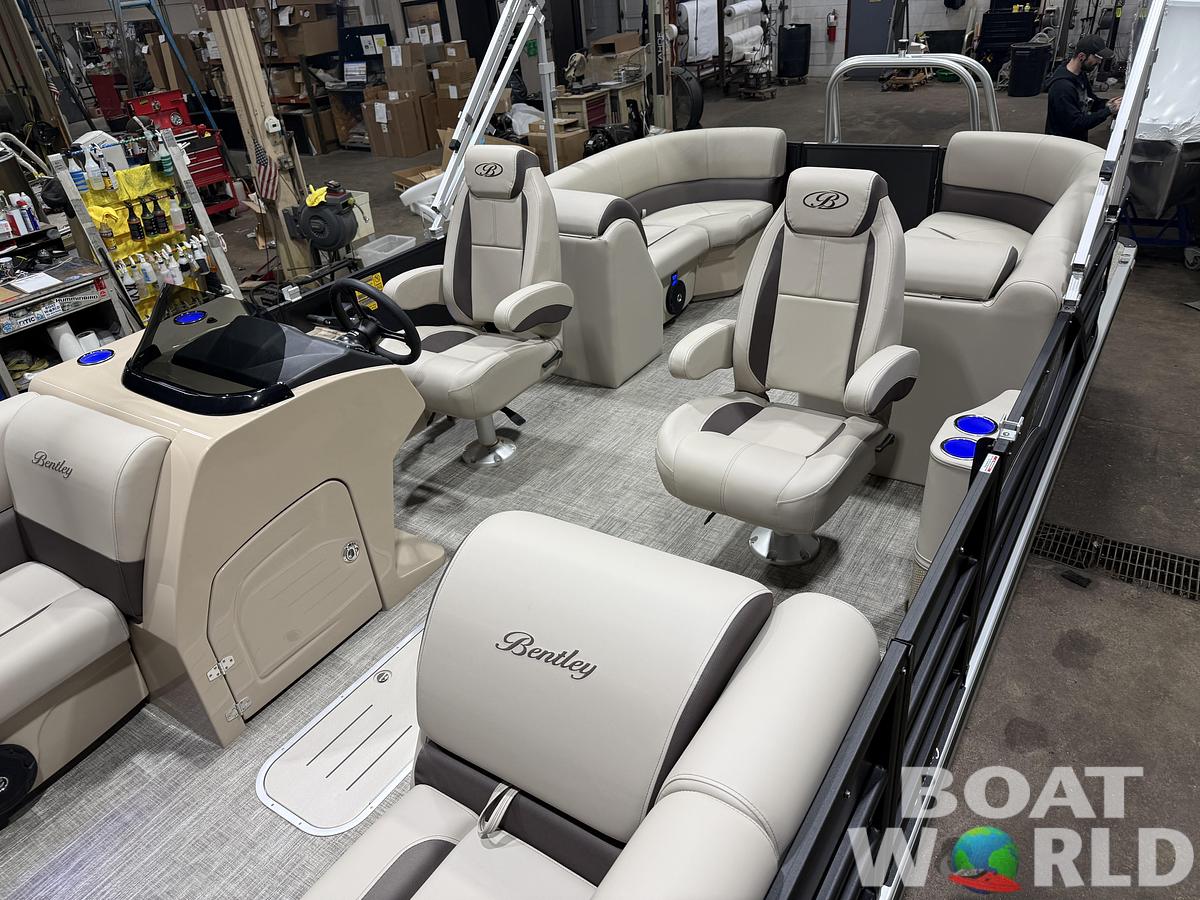 2026 Bentley Pontoons Legacy 223 Navigator Quad Lounge Tritoon