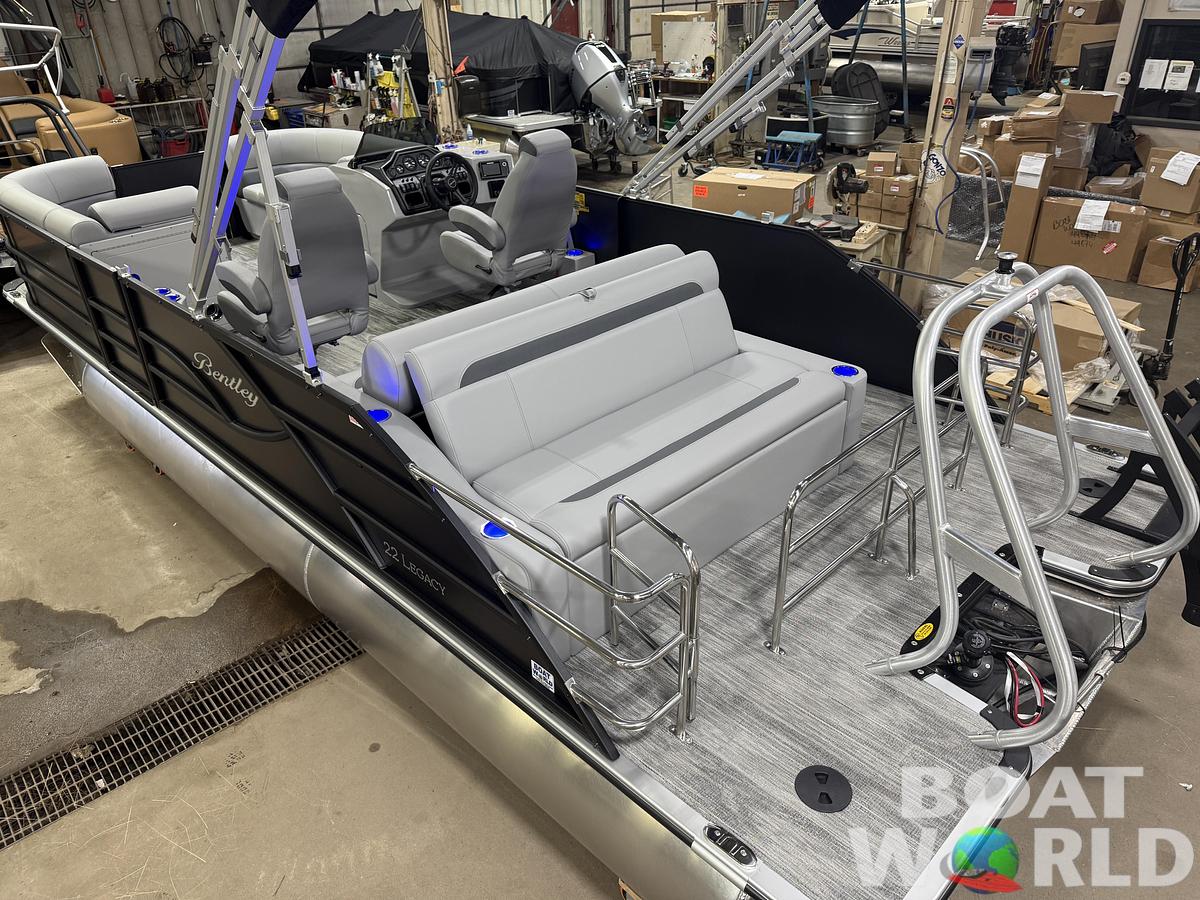 2026 Bentley Pontoons Legacy 220 Swingback & 4-Stroke EFI