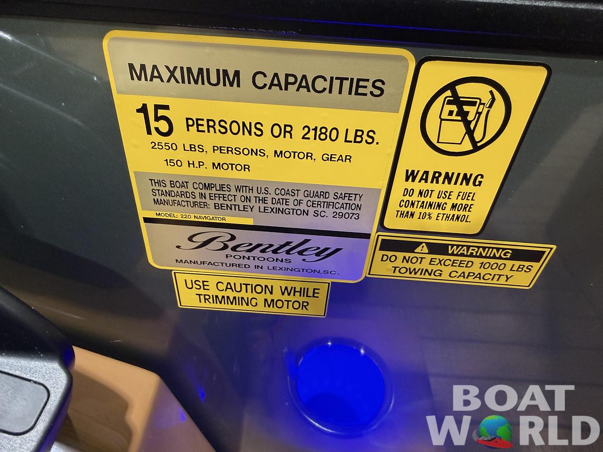 2026 Bentley Pontoons Legacy 220 Navigator DL Quad Lounge 