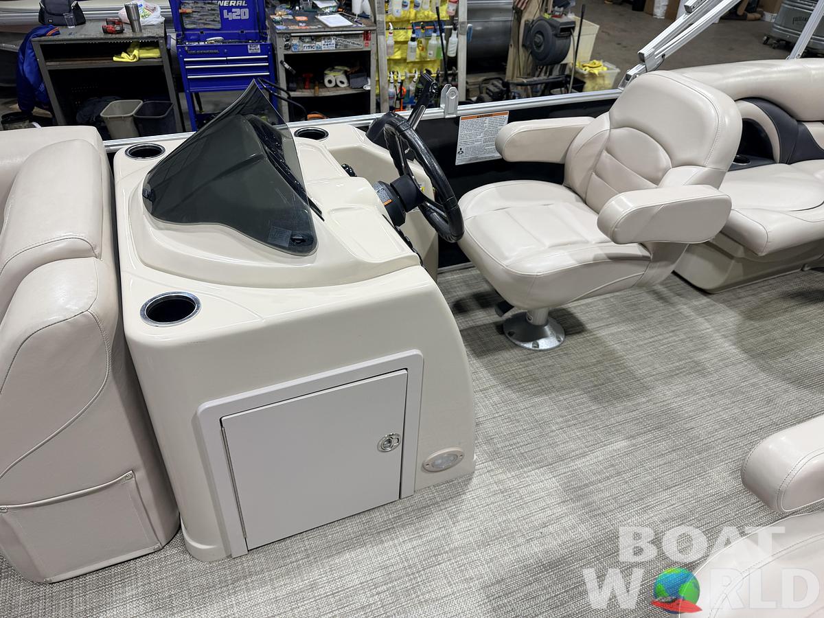 Used 2016 Sylvan Mirage 822 LZ & 50HP Yamaha 4Stroke - $21,995