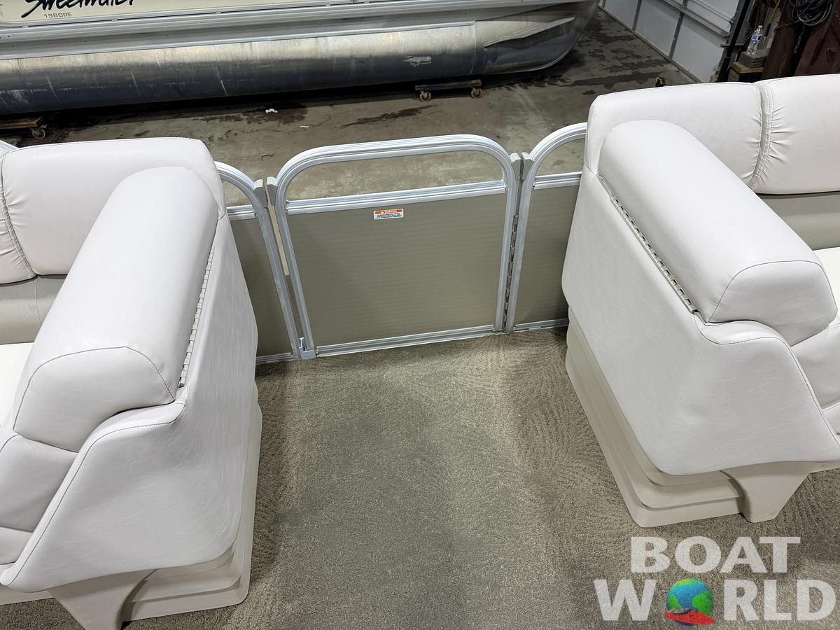 Used 2014 Bennington 21 SLX & 90HP Yamaha 4Stroke -$19,995