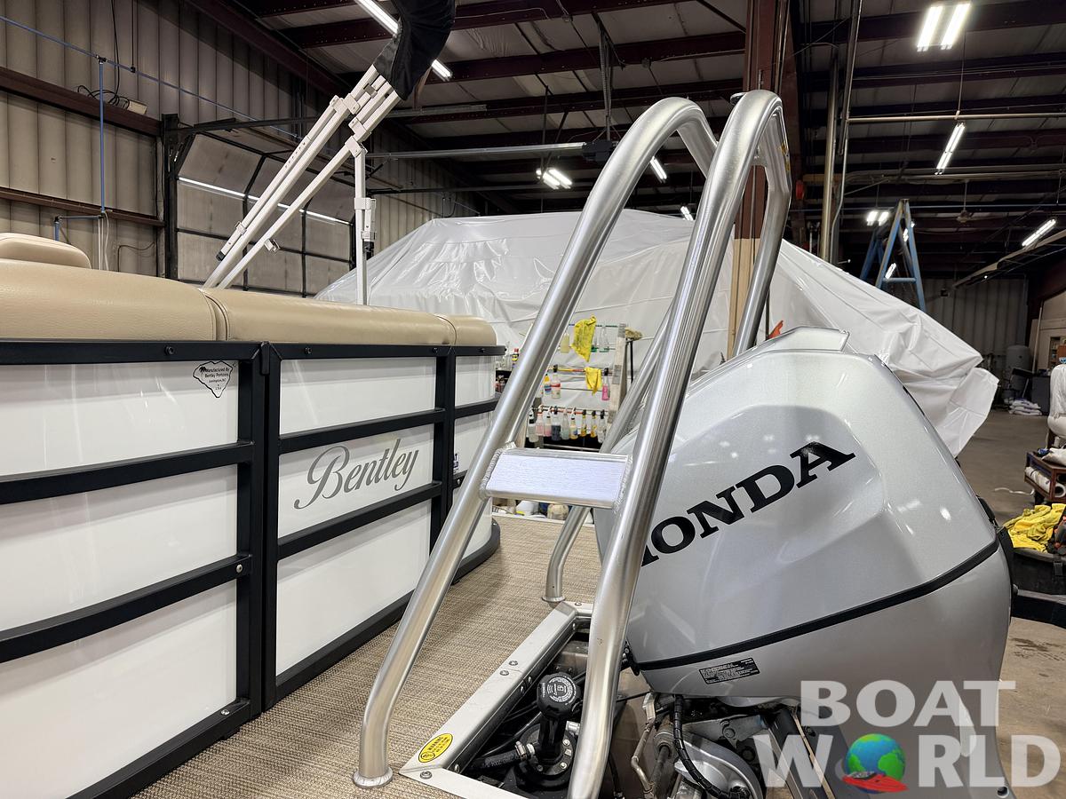 Used 2022 Bentley Pontoons Legacy 200 Navigator Quad Lounge & 100HP Honda 4Stroke -$34,995