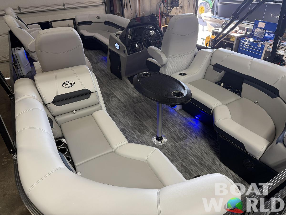 2026 Montego Bay 8522 DL Quad Lounge Tritoon