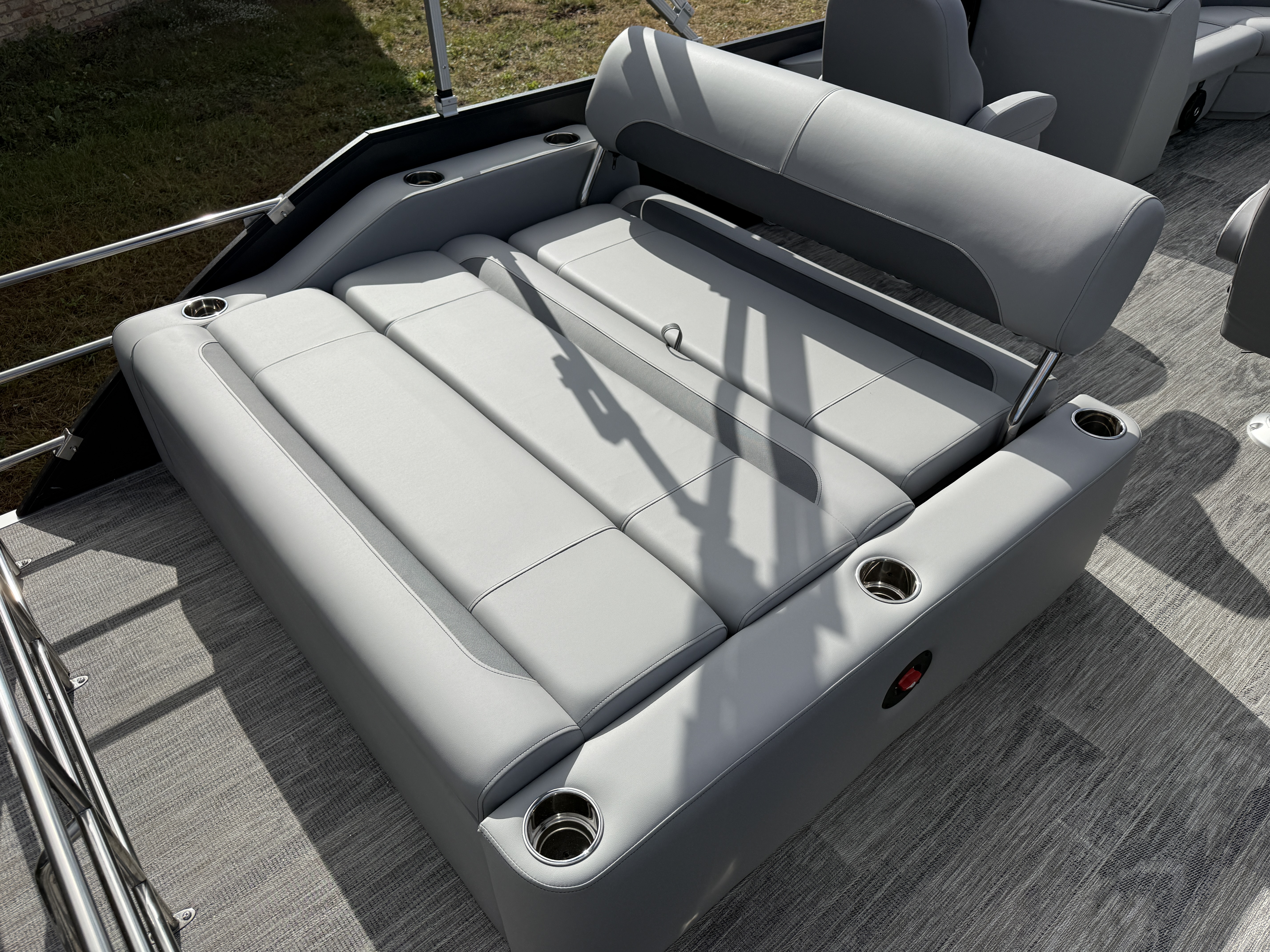 2026 Bentley Pontoons Legacy 220 Swingback 