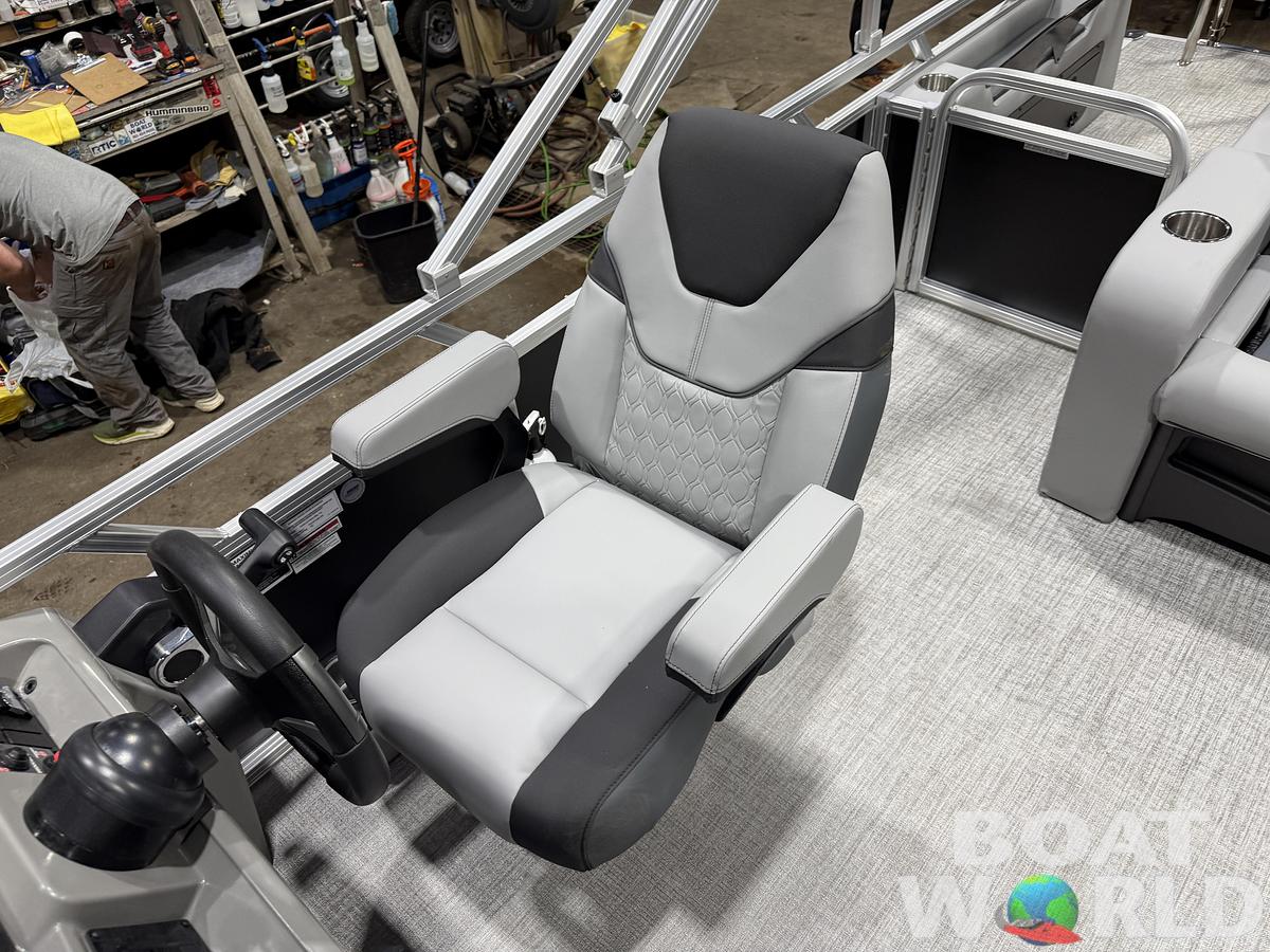 2026 Tahoe Sport VRB 2385 Swingback & 4-Stroke $34995