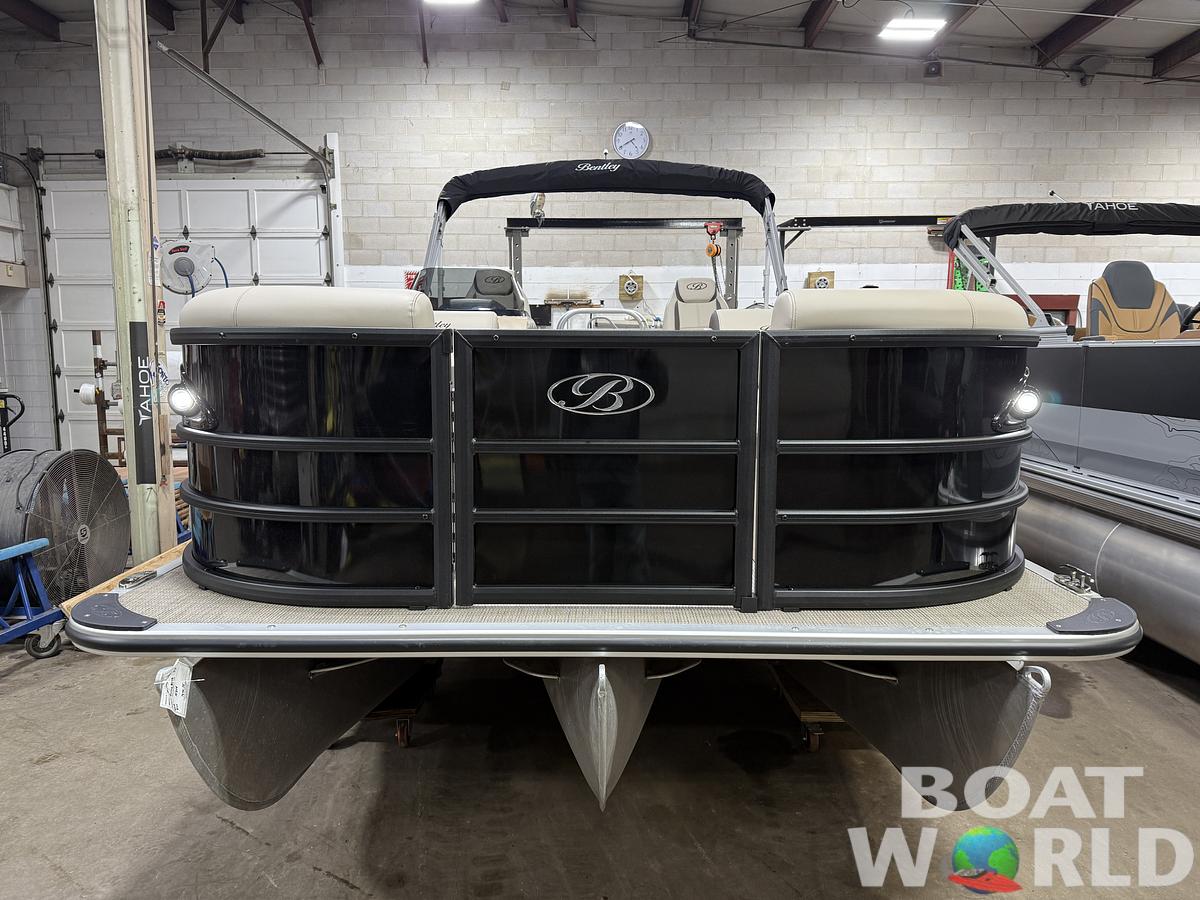 2025 Bentley Pontoons Legacy 223 Swingback Tritoon & Honda 4-Stroke EFI