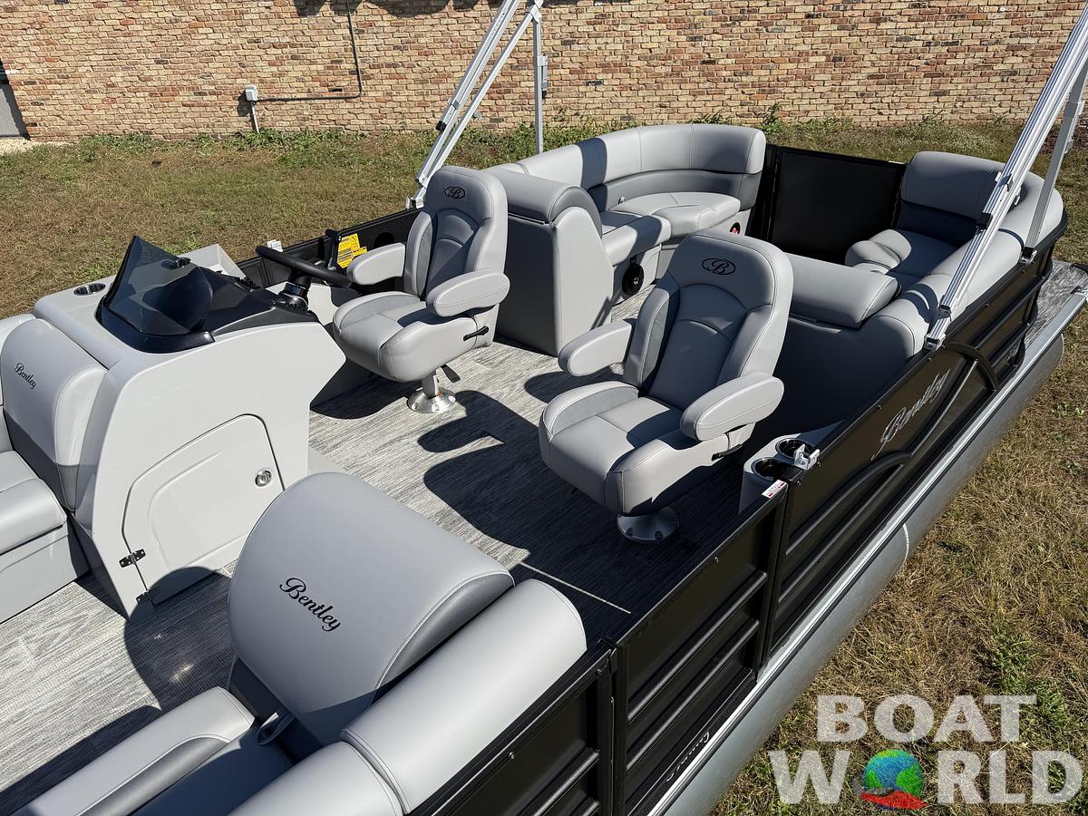 2025 Bentley Pontoons Legacy 220 Navigator Quad Lounge & Honda 4-Stroke EFI