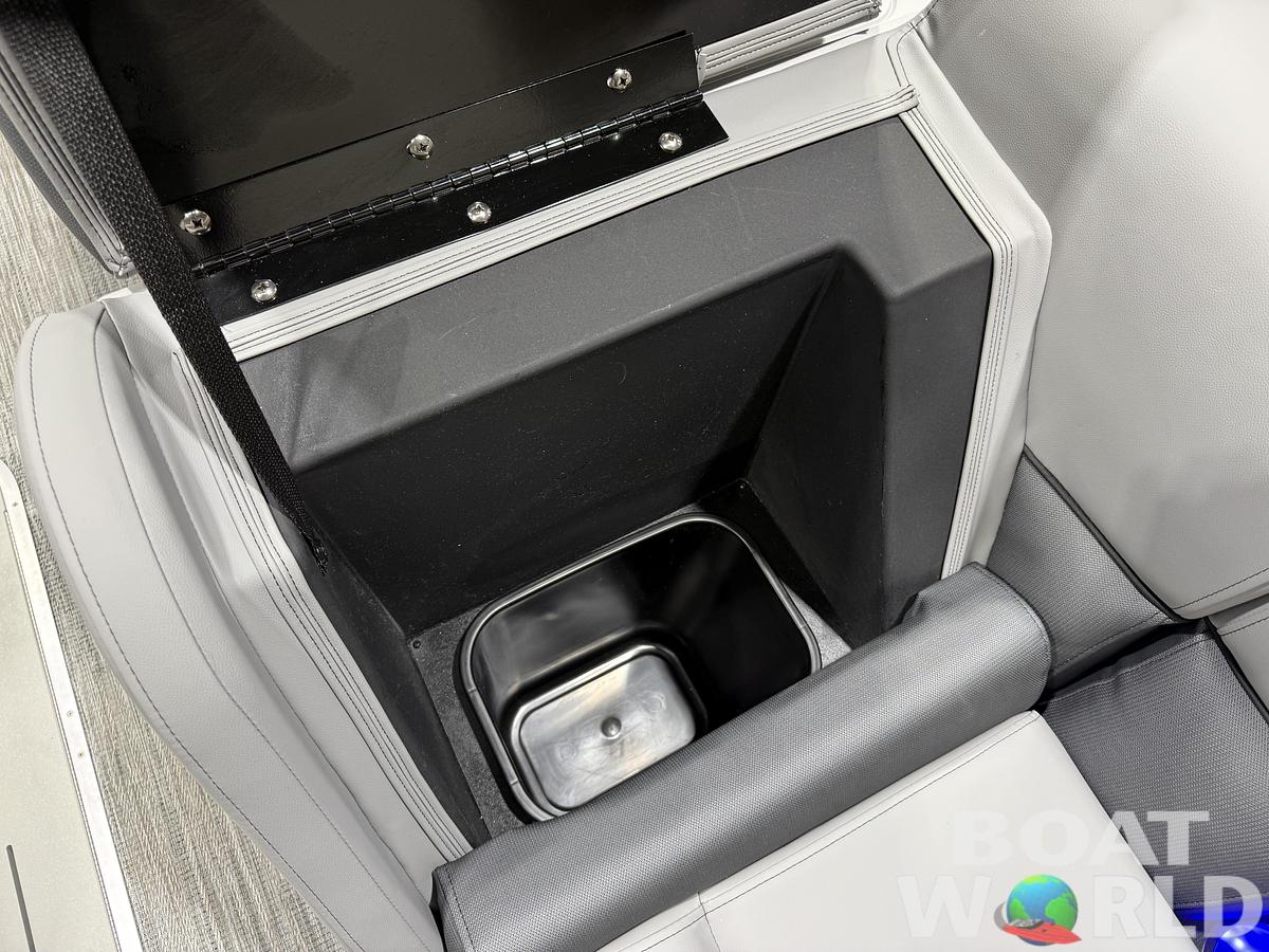 2026 Bentley Pontoons Legacy 223 Swingback Tritoon 