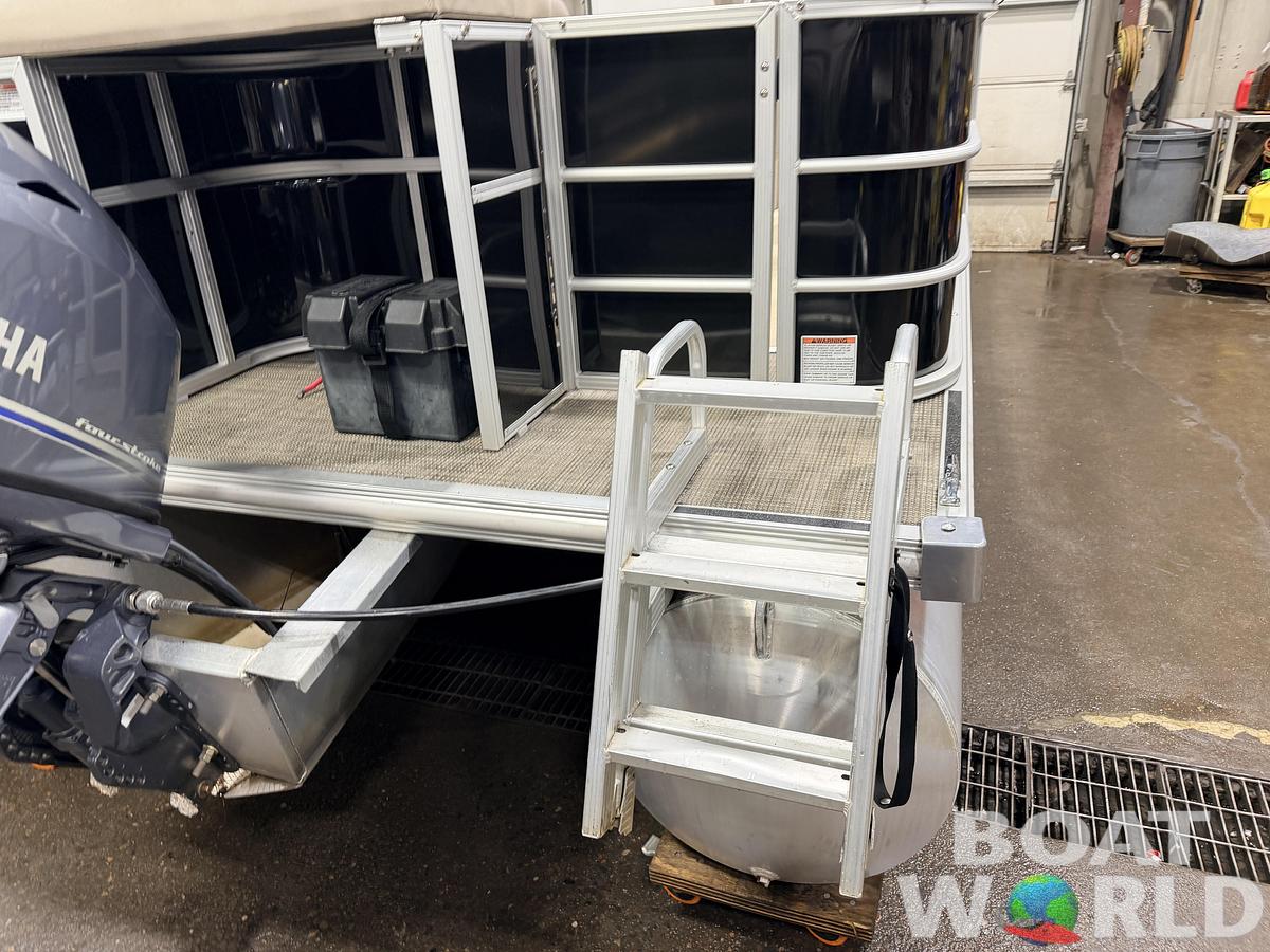 Used 2015 Sylvan Mirage 820 Cruise Special Edition Pontoon