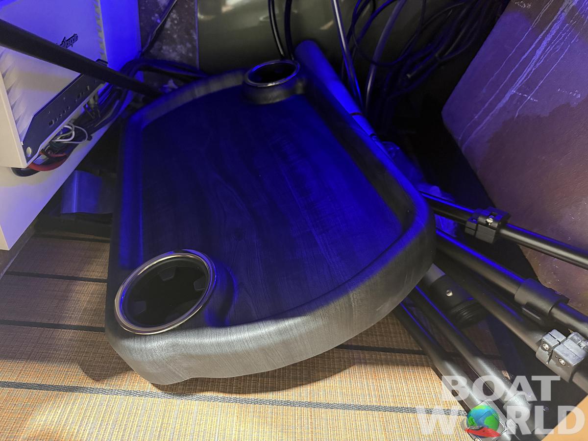 2026 Bentley Pontoons Elite 223 Swingback Tritoon